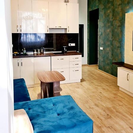 Deluxe Apartment In City Center Erevan Esterno foto