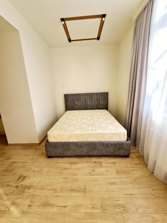 Deluxe Apartment In City Center Erevan Esterno foto