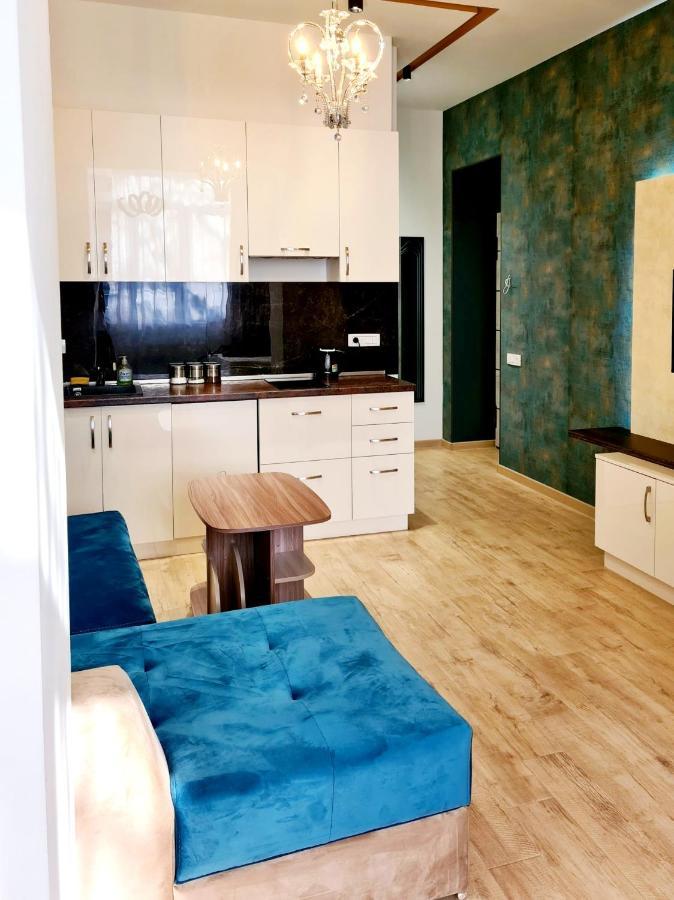 Deluxe Apartment In City Center Erevan Esterno foto