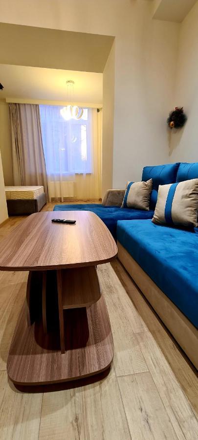 Deluxe Apartment In City Center Erevan Esterno foto