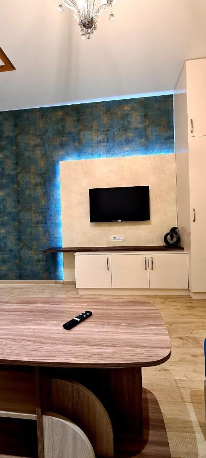Deluxe Apartment In City Center Erevan Esterno foto