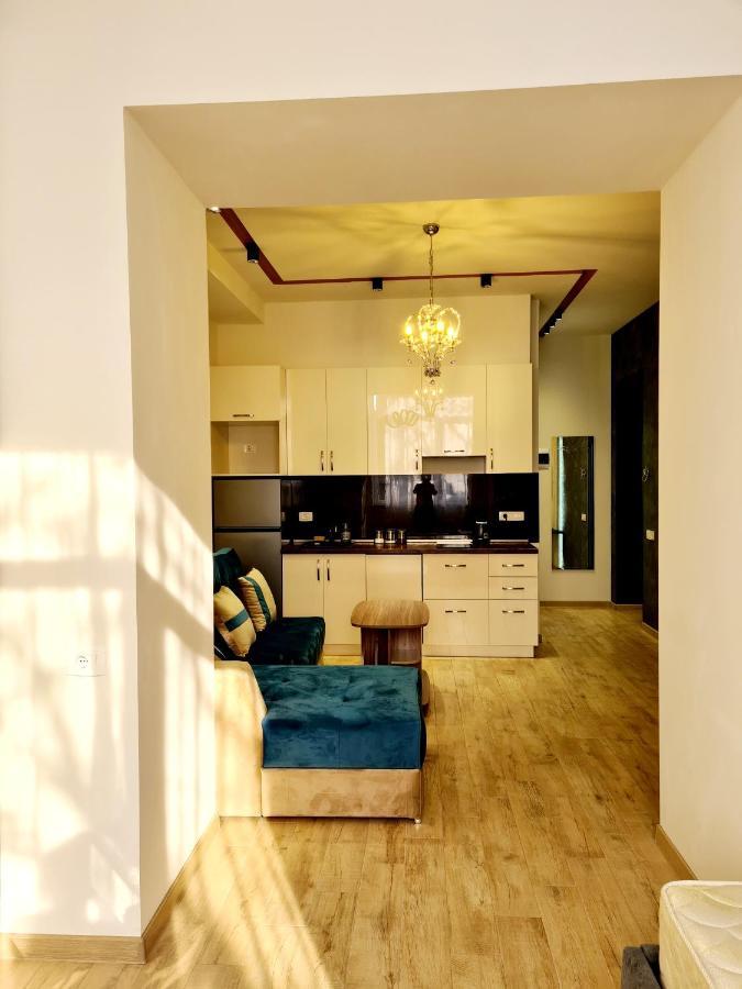 Deluxe Apartment In City Center Erevan Esterno foto